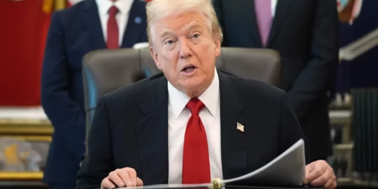 Trumpi ndalon hyrjen në SHBA edhe për shtetasit e pesë vendeve të tjera