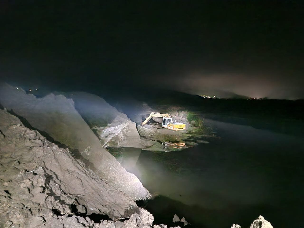 Arrestohen në flagrancë tre persona për dëmtim të mjedisit përreth lumit Drini i Bardhë