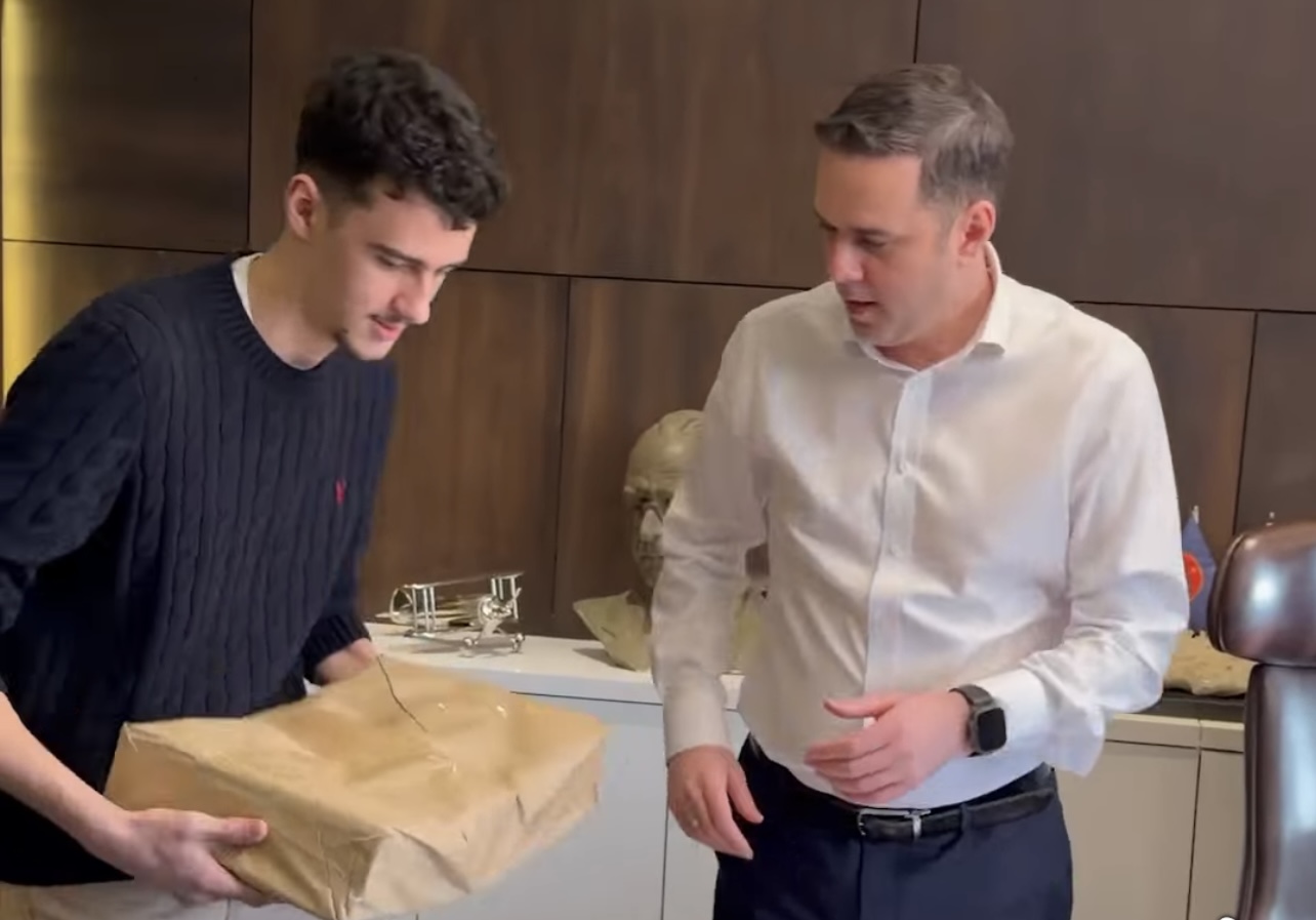 Lumir Abdixhiku takon vullnetarët e LDK-së, fton qytetarët të njihen me prgramin e partisë së tij