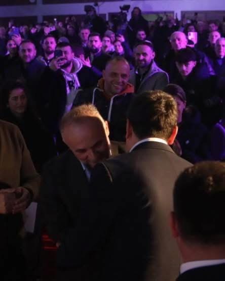 105-shi i Vetëvendosjes, Tafil Peci, pritet me entuziazëm në Vushtrri, përshendetet ngrohtësisht nga Albin Kurti