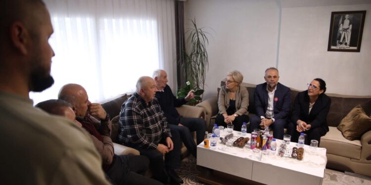 105-shi i VV – Guxo, Tafil Peci pasardhës i Isa Boletinit, mirëpritet në Isniq në familjen e ushtarit besnik të heroit kombëtar