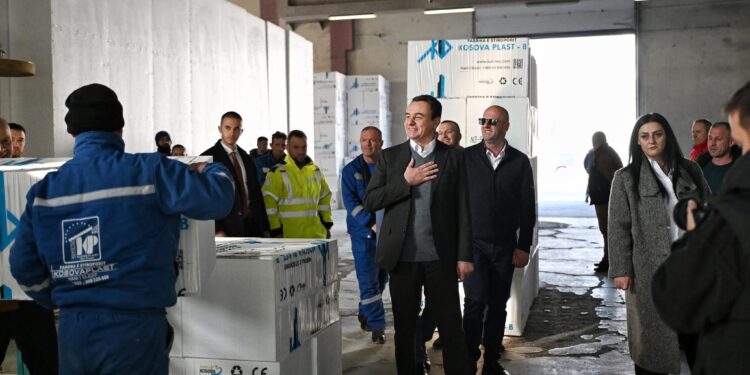 Kurti premton mbështetje për investimet e kompanive kosovare në mandatin e ardhshëm