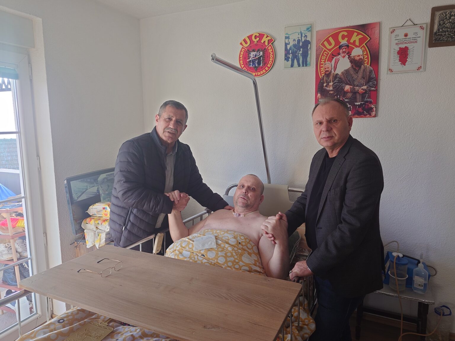 Fondacioni Frutex dhe Golden Eagle ndajnë 10 mijë euro për veteranin e UÇK-së i cili gjendet në shtrat prej 17 vitesh