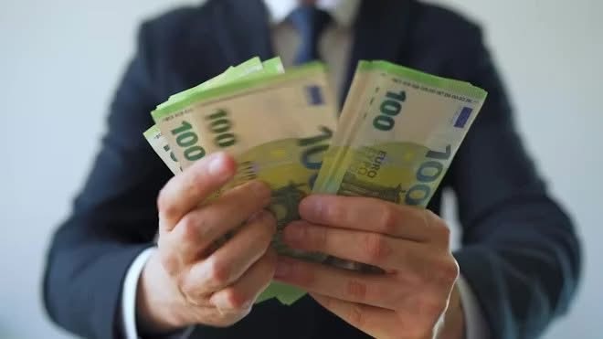 “U monitoruan takimet private, u kapën duke i numëruar paratë”-ja si u zbuluan personat që i shkaktuan shtetit dëm mijëra eurosh