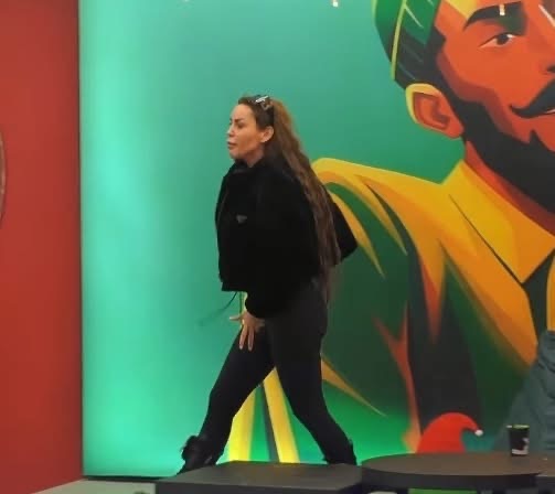 “Farë e flliqtë”, tensionohet Fjolla/Video