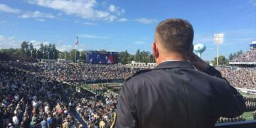 Koha kur po formohej ushtria, Rrahman Rama nderohej në Amerikë dhe takonte bombarduesin e parë në luftë