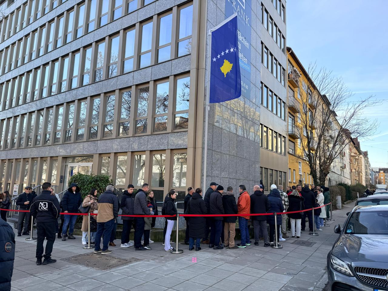 Përfundon procesi i votimit në 25 përfaqësi diplomatike, KQZ del me detaje