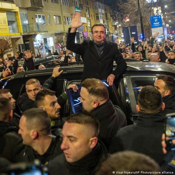 BBC: Partia nacionaliste shqiptare korri fitore dërrmuese në zgjedhjet e Kosovës