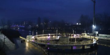 Përdorën urën në Mitrovicë, Ministritë e Aeroportin për fushatë: Supremja lë në fuqi gjobën e PZAP-së për VV-në