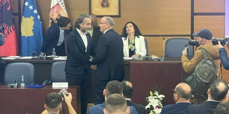 Pa votat e VV-së, Fehmi Kupina zgjedhet Kryesues i Kuvendit Komunal të Prishtinës