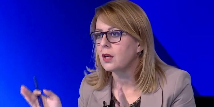 Bajrami telefonon në studio Pandurin për një deklaratë të shkëputur të saj: “Mos krijo narracion të VV-së”