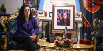 Presidentja Osmani në ditëlindjen e ish-presidentit Ibrahim Rugova: Ishte zëri i arsyes dhe vendosmërisë në kohë të errëta