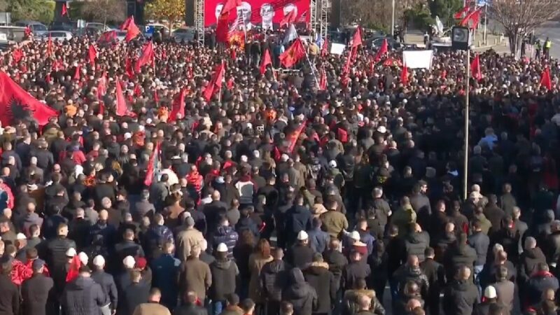 “Drejtësi për çlirimtarët”, “Lufta e UÇK-së ishte e drejtë”: Cilat ishin mesazhet kryesore të protestës në Shkup?
