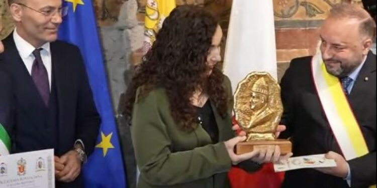 Presidentja Osmani nderohet me ‘Çmimin Boniafcio VIII’