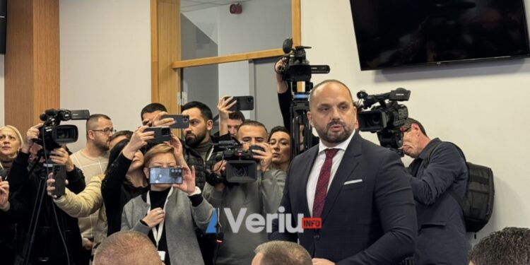 Betohet Milan Radojeviç kryetar i ri i Mitrovicës së Veriut