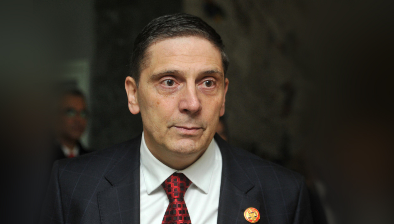 Politikani serb Sandulloviq: Betimi i kryetarëve në veri, njohje e Kosovës së pavarur