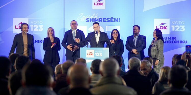“1 mijë euro për mësuesit, 900 për policët, ushtarët e zjarrfikësit”- Abdixhiku shpalos dhjetë zotimet kryesore të LDK-së!
