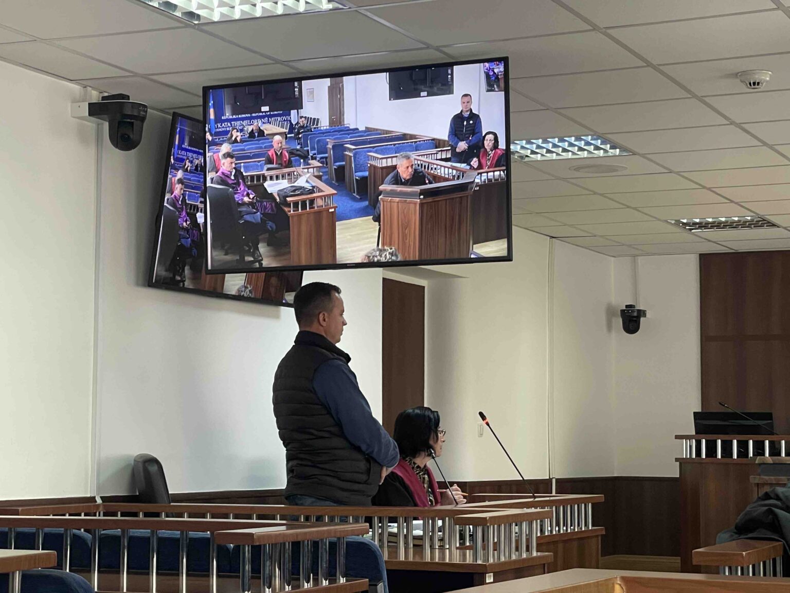 Jeton Mehmeti akuzohet se përfitoi rreth dy milionë euro përmes mashtrimit, deklarohen dy nga të dëmtuarit