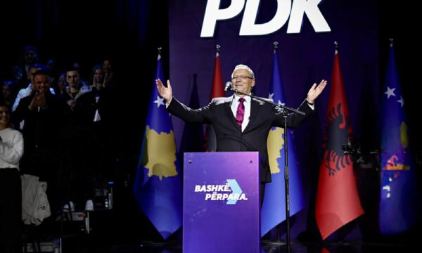 Hamza përfundon fjalimin e tij: Bashkë fitojmë, Kosova do të ecë përpara