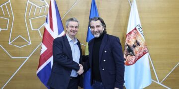 Ambasadori britanik i shkon Ramës në zyre për t’ia uruar mandatin: Ia paraqita planet për lidhjen e bizneseve britanike me ato kosovare