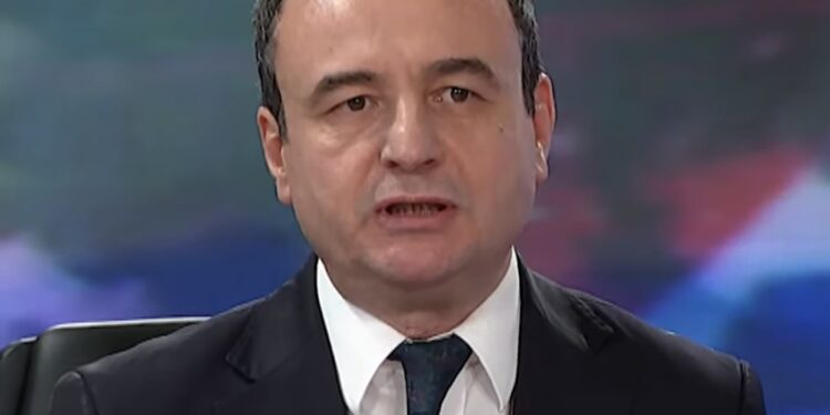 Kurti distancohet nga gjuha e Sami Kurteshit ndaj gazetarëve: S’e mbështes, secili mban përgjegjësi për vete