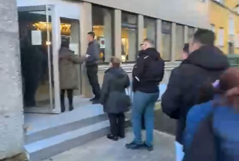 Radhë të gjata votuesish në Ambasadën e Kosovës në Shtutgart