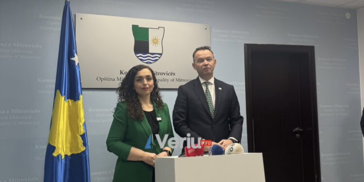 Osmani e Peci plot lëvdata ndaj njëri-tjetrit: “Njihemi prej se jemi fëmijë”, “Presidentja më e mirë”, “Jemi me fat”