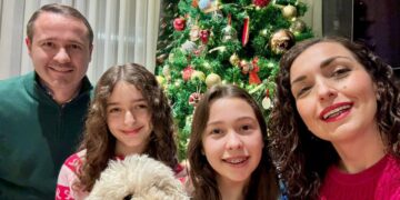 “Gati për festë”, me një fotografi familjare Osmani uron qytetarët për Vitin e Ri