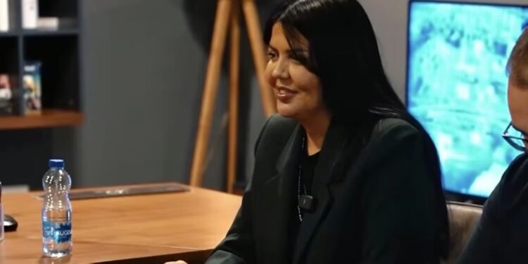 Rrezarta Krasniqi viziton bizneset në Vushtrri dhe premton mbështetje për rimëkëmbjen ekonomike