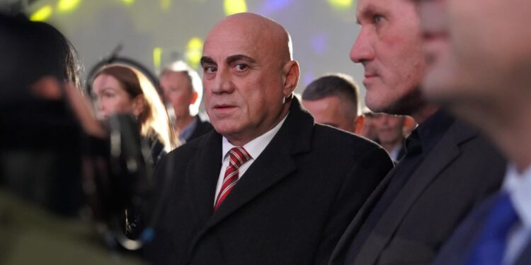 Fadil Geci merr përkrahje të madhe në Gjakovë