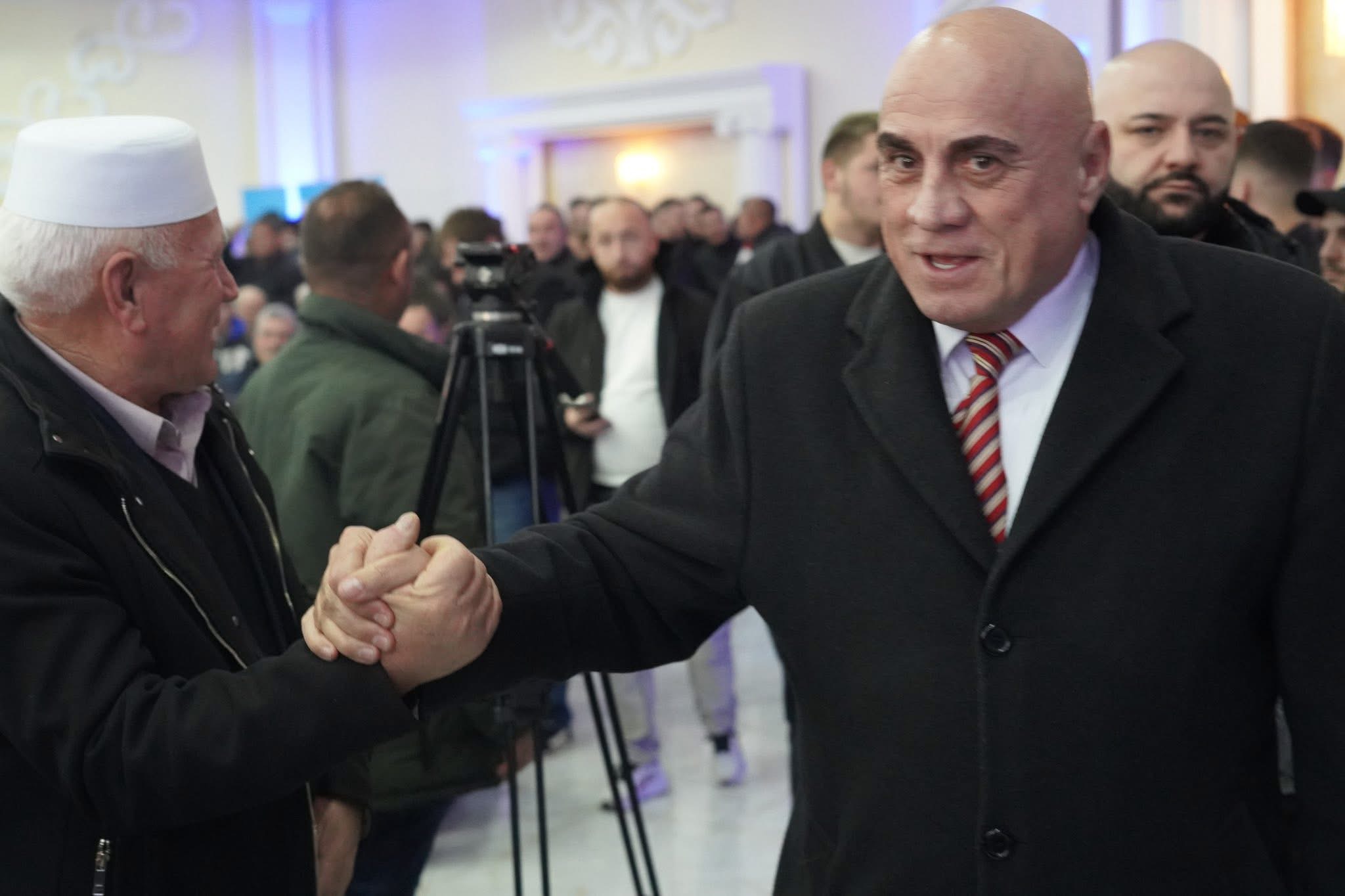 Malisheva me zemër dhe vendosmëri përkrahin familjen Geci dhe Fadil Gecin