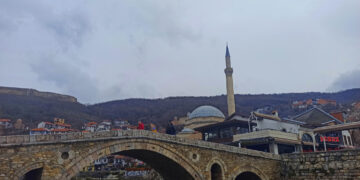 Tentohet për herë të dytë t’i vihet flaka restorantit në Prizren, Policia gjen mjet shpërthyes