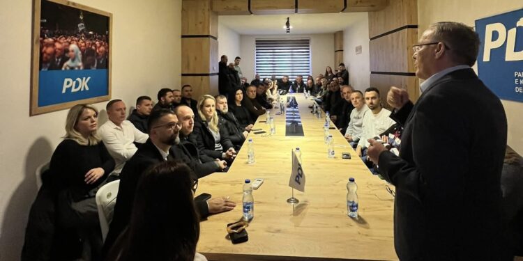 Bedri Hamza e fillon ditën me shtabin zgjedhor në Mitrovicë