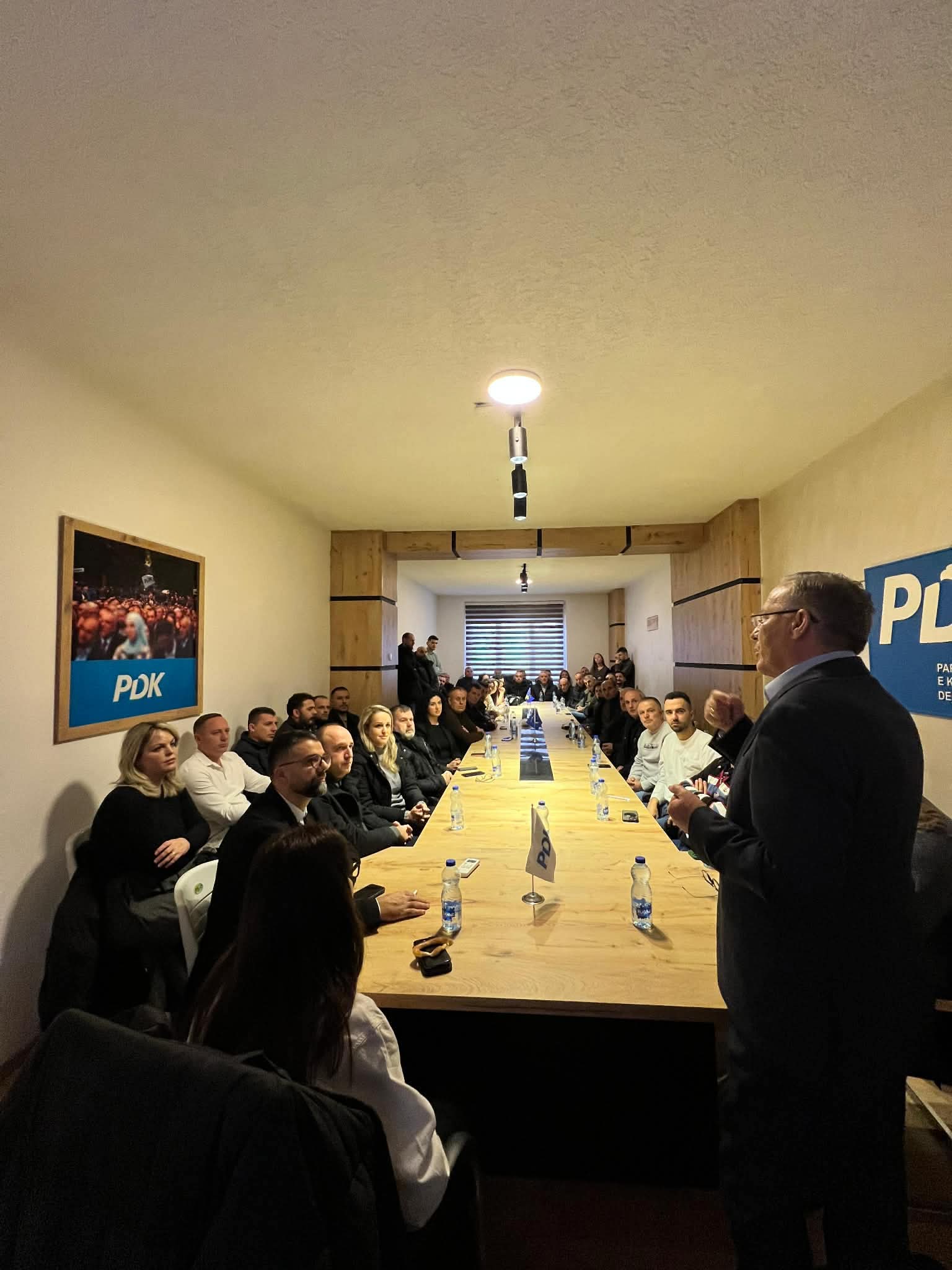 Bedri Hamza e nisi ditën me shtabin zgjedhor në Mitrovicë