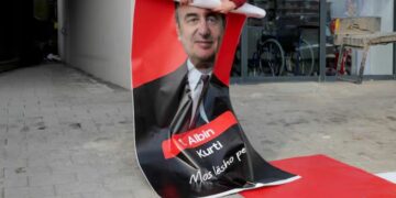 Reuters: Fitorja e Kurtit rrezikon përsëritjen e krizës njëvjeçare në Kosovë