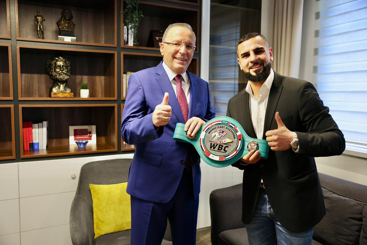 Bedri Hamza takohet me kampionin shqiptar të boksit: Diaspora prodhon kampionë