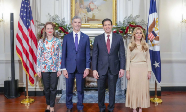 Ambasadori i Kosovës në SHBA merr pjesë në pritjen e Sekretarit Rubio për festat e fundvitit