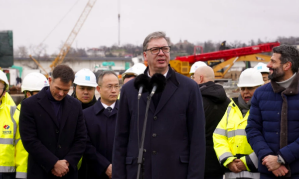 Vuçiq ndërhyn në zgjedhjet në Kosovë duke e favorizuar haptas Listën Srpska