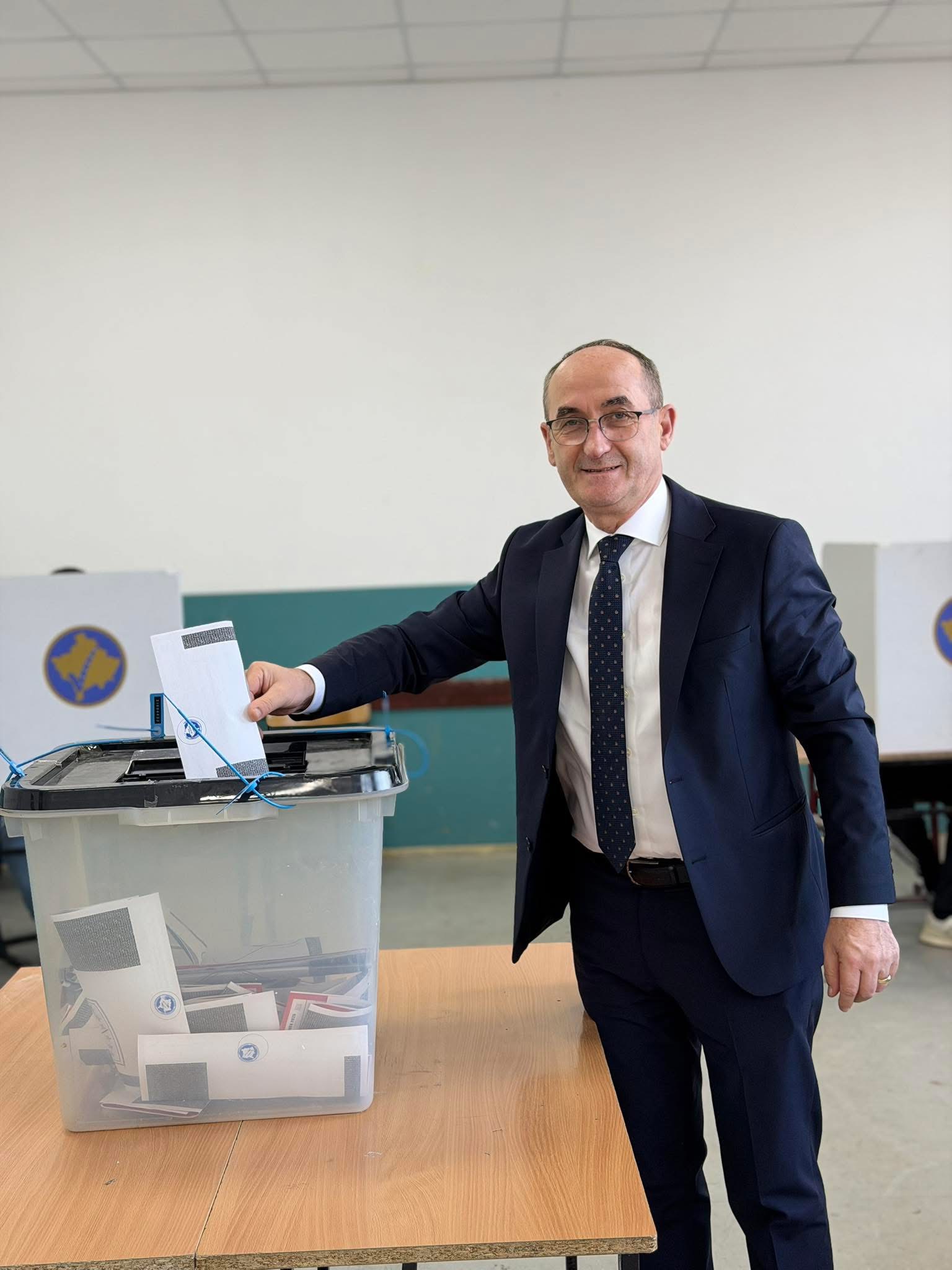 Voton Lulzim Aliu i PDK-së: Dil dhe voto edhe ti. Mos e lër dikë tjetër të vendosë për të ardhmen tënd