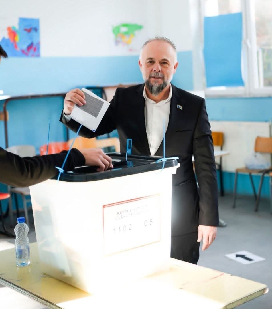 Voton kandidati për deputet Tafil Peci, fton qytetarët të dalin dhe të votojnë