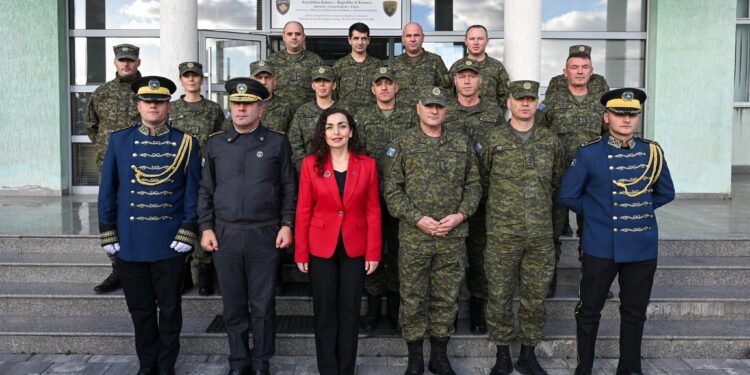 Festë në detyrë për sigurinë e vendit, Osmani falënderon FSK-në dhe Policinë