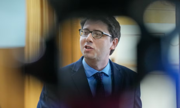 Profesori i ekonomisë thotë se Hekuran Murati nuk ka lidhje me ekonomi: Le të na tregon se sa është rrit punësimi