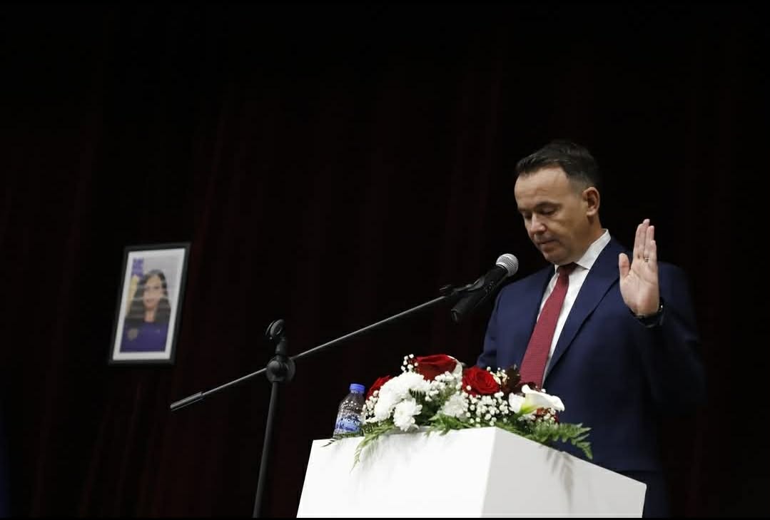 Betohet kryetari i ri i Komunës së Mitrovicës, Faton Peci: “Nga sot dera ime është e hapur për secilin”