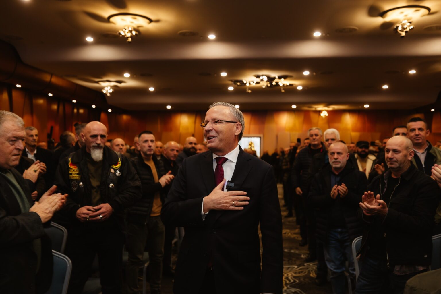 Hamza nuk ofron zgjidhje për numrin e fryer të veteranëve, por “hap thesin”: 50% rritje të pensioneve për kategoritë e luftës