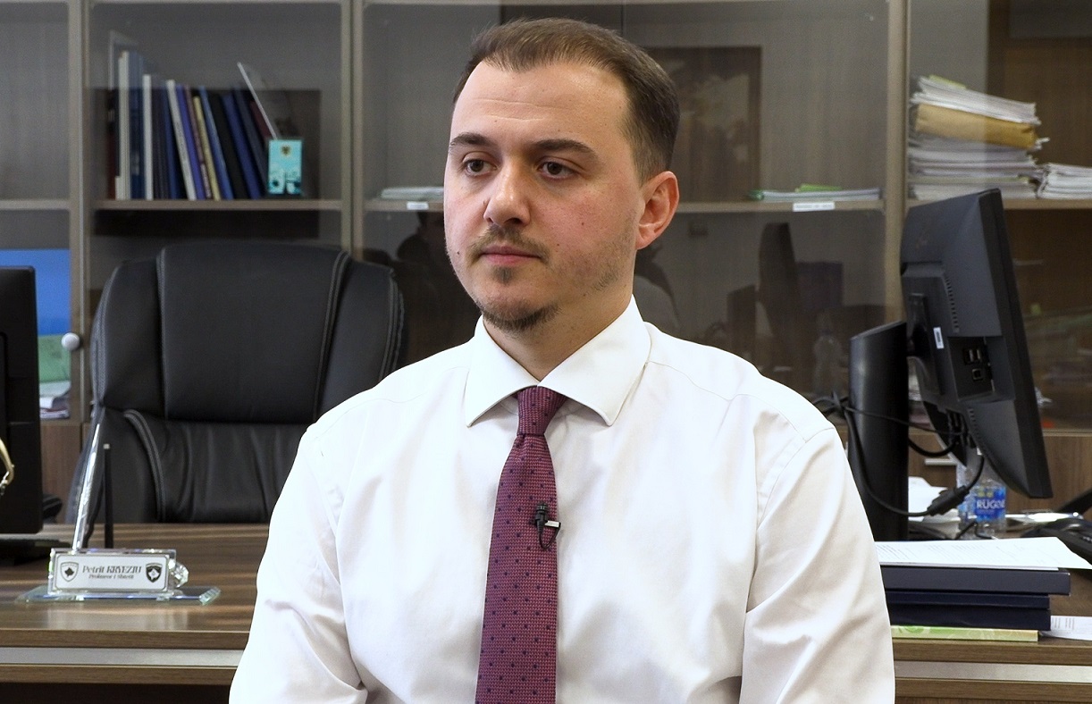 Kryeprokurori flet për rastin tragjik në Prizren: Nëna me fëmijët ishin në gjumë, ende s’dihen shkaqet e zjarrit