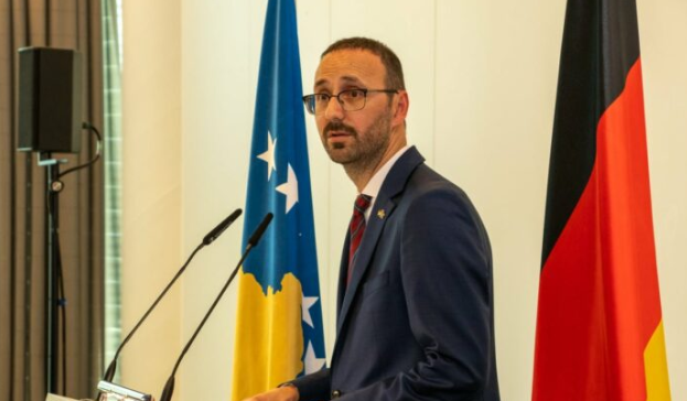 Diplomacia në rrezik, ambasadori i Kosovës në Gjermani shpërndan ‘fake news’ për rritjen ekonomike