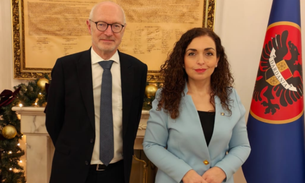 Ambasadori i Francës pas takimit me Osmanin: Të gjitha partitë të marrin pjesë në zgjedhje, gazetarët të mbrohen