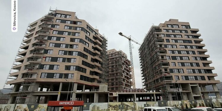 “Kullat Trinjake” të Troy Residence – Kryevepra e qytetit buzë lumit Ibër në prag të përfundimit, Mitrovicës po i jepin pamje të metropolit