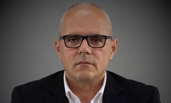 Kurti po nbahet në pushtet nga paaftësia e opozitës