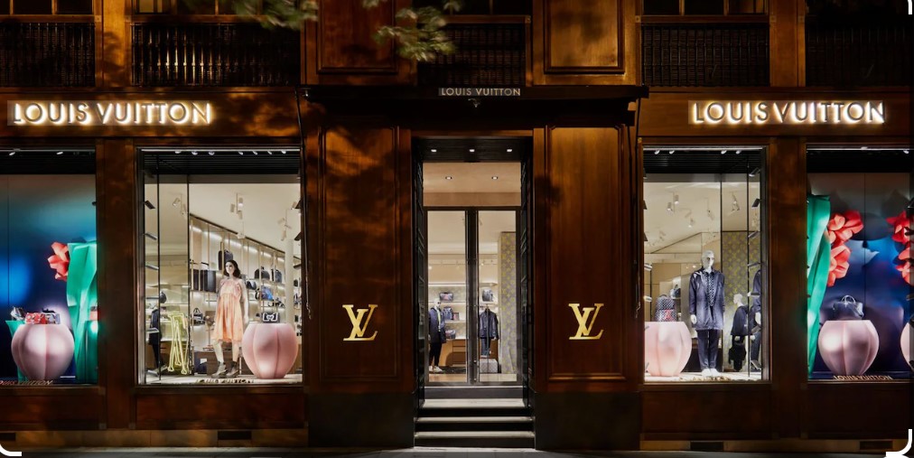 Importet e falsifikuara e çojnë kompaninë nga Podujeva në gjykatë: Louis Vuitton fiton rastin në Prishtinë